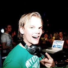 Ambra Hawksley's Instagram, Twitter & Facebook