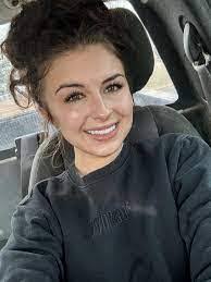 Lea Lynn's Instagram, Twitter & Facebook