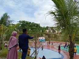 Warga Gresik Wajib Mencoba Kolam Banyu Gentong Di Wisata Setigi Sekapuk Javasatu