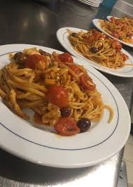 Linguine Frutti Di Mare Pomodoro Pachino Capperi E Olive Di Gaeta Cibo Etnico Frutti Di Mare Pomodori
