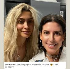 georgias_papa Got to meet Paris Jackson while