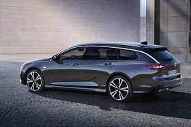2021 yılının popüler modellerinden biri olarak son derece ilgi çeken araçlarından birini piyasaya süren opel, yenilikçi teknolojisi ve üst düzey motor performansıyla yeni insignia aracının satışına başladı. Opel Insignia 2020 Annunciati I Prezzi
