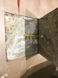 Dazu kommt das problem der spannungsentwicklung, da bitumen weich ist und starre überdeckungen wie kleber und fliesen. Fliesen Locker Estrich Feucht