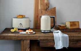 The kitchenaid electric kettle is simple to use and offers a stylish compact footprint for your countertop. Electric Kettles Kitchenaid Premium Kitchen Appliances Kitchenaid Uk