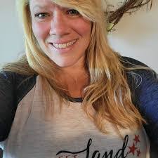 Carrie Helm's Instagram, Twitter & Facebook