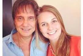 Quem dera eu fosse namorada do Roberto Carlos", afirma Amanda Junckes