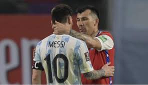 Gary medel is a defender and is 5'7 and weighs 156 pounds. Messi Gifts Jersey To Chile Pitbull Gary Medel The Two Heavily Clashed With Each Other In 2019