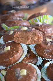 Petit Gateau Au Chocolat Au Glacage Rocher Le Sucre Sale D Oum Souhaib En 2020 Gateau Chocolat Petit Gateau Au Chocolat Gateau Oriental Facile