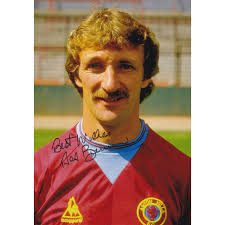 Des Bremner signed Aston Villa 8x12 Photo 26954