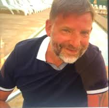 Please do not use Chris Melvin a painter and decorator from the Drumoyne  area of Glasgow. I asked him to paint my kitchen and living room ceiling.  Price was agreed and he