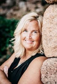 Demetria Mcdowell's Instagram, Twitter & Facebook