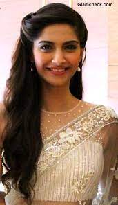 Loving Sonam S Hair Simple But Cute Do For Chirag S Engagement Party If My Hair Is Long Enough By Then Indische Frisuren Frisur Hochzeit Hochzeitsfrisuren