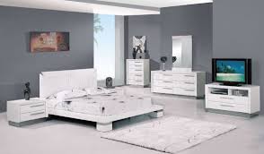 White Gloss Bedroom Set White High Gloss Finish Modern Platform Bedroom Set Turmdfp White Bedroom Set Furniture Minimalist Bedroom Furniture Modern Bedroom Furniture Sets