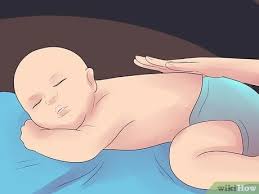كيفية مساعدة رضيع نائم على التجشؤ 10 خطوات صور توضيحية