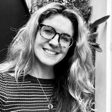 Libby Butler's Instagram, Twitter & Facebook