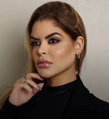 Bem-vindos a clínica Dra. Lorena Miranda! Um espaço feito com todo o  carinho para cuidar de você e realçar a sua beleza! Aqui, acreditamos que a  harmonização facial vai muito além da