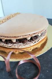 Macaron Geant Ganache Mousse Chocolat Praline Feuillete Aurore S Bakery Macaron Geant Macaron Mousse Au Chocolat