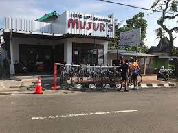 Sejak kuliah, aku memilih indekos di dekat kampus dengan alasan jarak rumahku yang terlalu. Best Place To Eat At Boyolali City Picture Of Kedai Mujurs Boyolali Tripadvisor