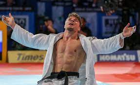 Zijn relatie, zijn inkomen, de zin om te judoën. Noel Van T End Auctions History Making Judogi For Charity Ijf Org