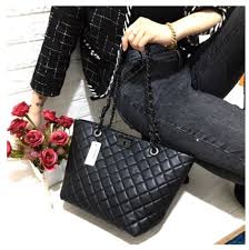 Channel model tas wanita terbaru memberikan informasi seputar model tas wanita, harga, dan update model tas cantik terbaru. Jual Tas Wanita Murah Bagus Chanel Tote Bag I Tokodistributor