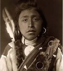 Oregon Indigenous. There are nine federally recognized tribes with  reservation lands in Oregon. Those nine tribes have about 24,500 members,  according to the latest figures. Some prominent Indigenous tribes of Oregon  include: