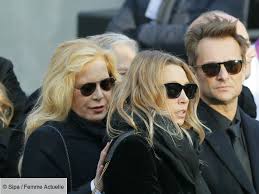 Check spelling or type a new query. Johnny Hallyday Une Plaisanterie Dans On N Est Pas Couche Passe Tres Mal Femme Actuelle Le Mag