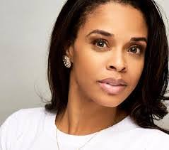 Lakisha Saunders's Instagram, Twitter & Facebook