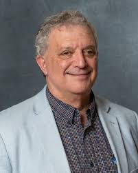 Dean Munn's Instagram, Twitter & Facebook