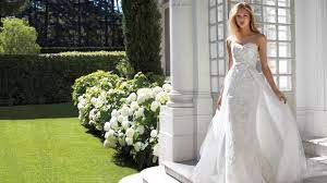 Die schleppe kann hochgebunden w. Video Brautkleid Mit Schleppe Ein Kleines Abc