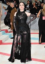 Billie Eilish on Why She Hid Her Figure Early in Her Career