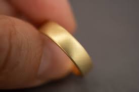 Bread Butter 18k Mens 5mm Gold Wedding Band 5mm 18k Etsy Mens Gold Wedding Band Mens Yellow Gold Wedding Bands Thick Gold Band