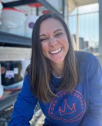 Amanda Theys's Instagram, Twitter & Facebook