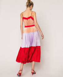 Belle coupe, jolie couleur qualité du tissus est très bien, taille bien, je recommande cette jupe. Jupe Longue En Satin Plisse Femme Rouge Twinset Milano