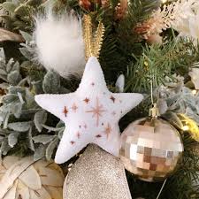 Learn how to make a diy beaded snowflake christmas tree ornament using delica seed beads by simple bead patterns. Diy Christmas Tree Ornaments 3 Easy Boho Chic Projects