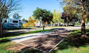 Our solar heated swimming pool, indoor heated spa and barbecue area provide space for families to relax and unwind. Marong Workshop 4 Festive Excitement Victorian Facetors Group