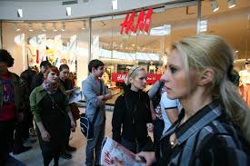 Iulius mall este prezent in patru orase din tara respectiv iasi, deschis in 2000, timisoara, inaugurat in 2005, cluj si suceava, deschis in 2008. AstÄzi S A Lansat Un Nou Program Rabla La Haine Pentru O PlasÄ De Articole Vechi Magazinele H M IÅ£i Dau 5 Lei Ziarul Unirea