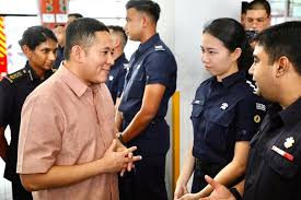 Amrin, 2011 genel seçimlerinden kısa bir süre sonra sembawang grc'de önde gelen bir taban aktivisti oldu.11 ve 2015 yılında amrin, giden. Amrin Amin Calls Out Disgraceful Actions Brought About By Covid 19 Fears The Independent Singapore News