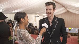 Shawn mendes may be a bona fide superstar, but he wasn't always selling out arenas around the world. Watch Met Gala Shawn Mendes On His Gold Streaked Hair For The Met Gala Vogue Video Cne Vogue Com Vogue