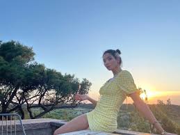 Aybüke Pusat transparan kıyafetleriyle bakışları üzerine topladı