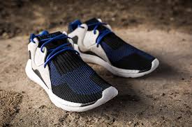 With a knit upper and oversized sole, these 350s changed the game in terms of silhouette. Y3 Qr Knit Run D4e2c4