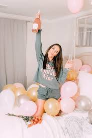 Birthday Photoshoot Ideas For Adults At Home Photo Ideas Fun Photo Birthday Photos Balloon Photo Rose All Day Photography Summer Sty Birthday Photoshoot 21st Birthday Photoshoot Birthday Photography