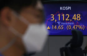 7월 미국의 비농업 급여 데이터가 943,000개의 일자리 증가로 나타나자 금값은 즉시 급락했다.미국의 고용상황이 빠르게 자리를. Bd8pxiiyntp 2m