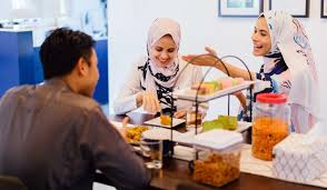 Aku dah tak ada idea kita nak beraya dimana jom raya rumah awek 'ku dia pun tak ada hala tuju apa kata kita raya rumah awek. Sedih Tak Dapat Beraya Sebab Pkp Ini 5 Cara Untuk Dapatkan Semula Mood Raya Korang