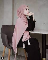 Beli jilbab minimal rp 200.000 gratis ongkir maksimal rp 25.000. 4 Gaya Hijab Black Pink Tunjukkan Aura Feminin Sekaligus Tegas Okezone Muslim