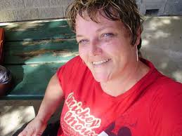 Someone posted a pic and u was making it looked they was hugging. I was  never able to give my daughter her last hug, could someone please do this  for me? I