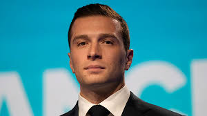 Jordan Bardella, el joven líder de ultraderecha que propinó el gran golpe  al Gobierno de Macron en las elecciones | Emol.com