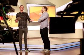 Der ganze sender ist motiviert und freut sich darauf, gegen die beiden anzutreten. Joko Und Klaas Gegen Pro7 Tv Duo Verschenkt 40 000 Euro An Zuschauer Unterhaltung Stuttgarter Nachrichten
