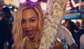 beyonces album beyonce breaks records atop billboard