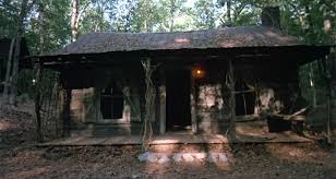 Determined to return to home and be reunited with his family, he has to first elude the country wide man hunt. Evil Dead 2013 Sequel Or Remake The Red Rings Of Redemption