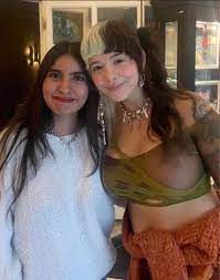 NEW MEL PIC W FAN : rMelanieMartinez